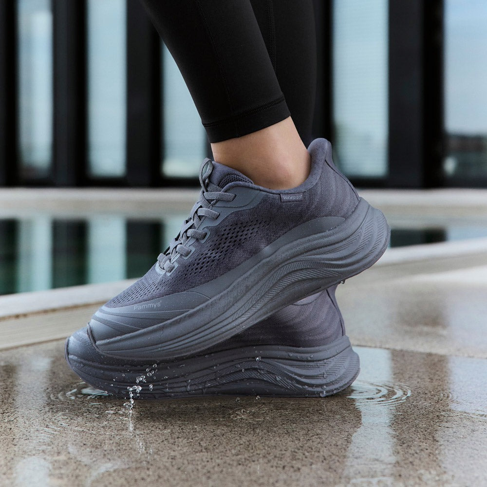 Women's Waterproof Hands-Free Trainers in dark grey – on foot outdoors